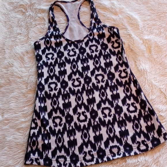 Lululemon workout tank xs - Picture 5 of 5